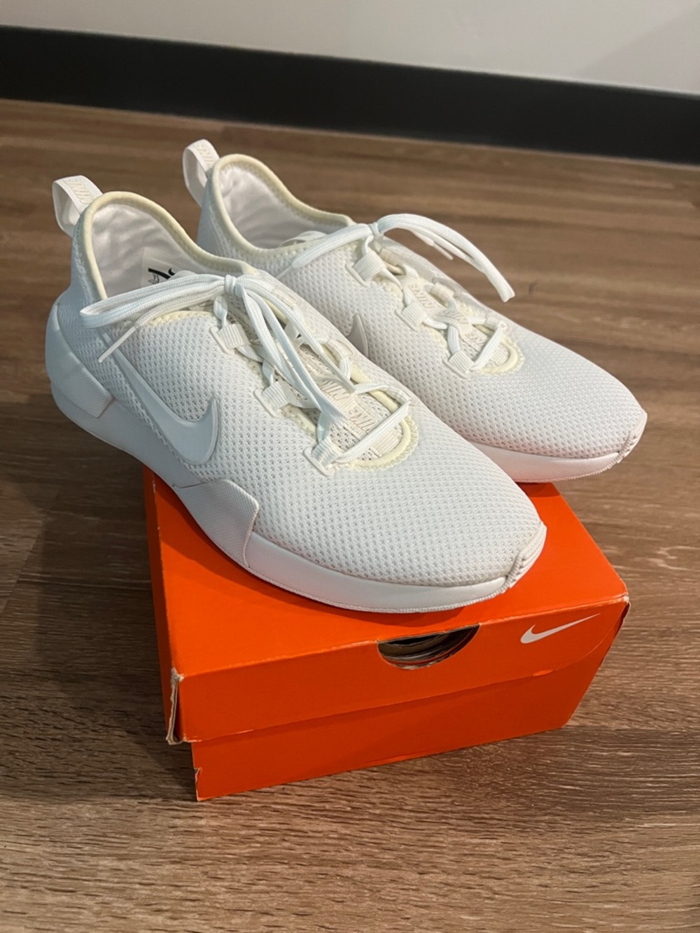 Women’s Nike White Lightweight Mesh Casual Sneakers